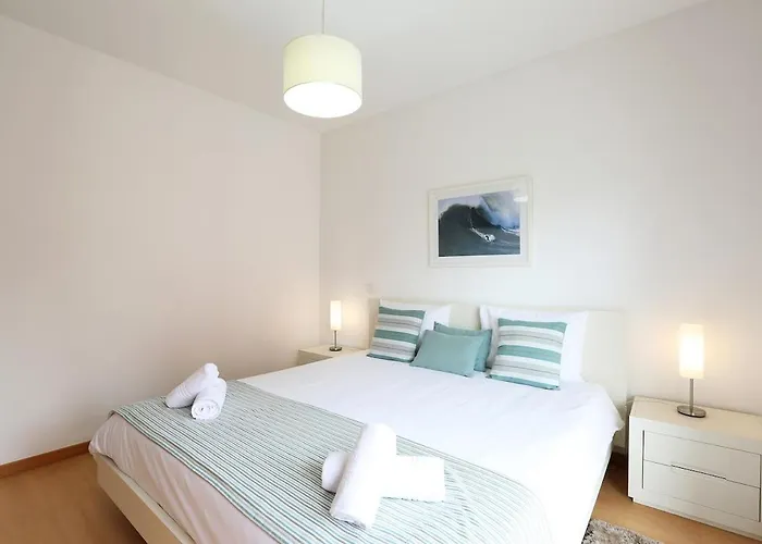 Light House With Swimming Pool Appartement *