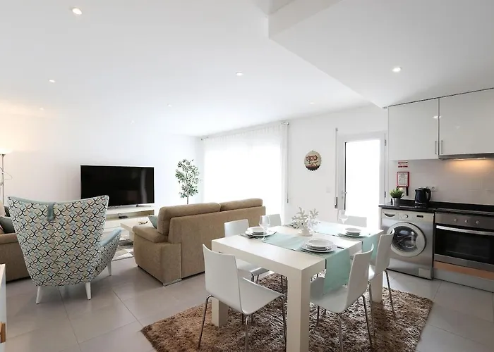 Light House With Swimming Pool Appartement *